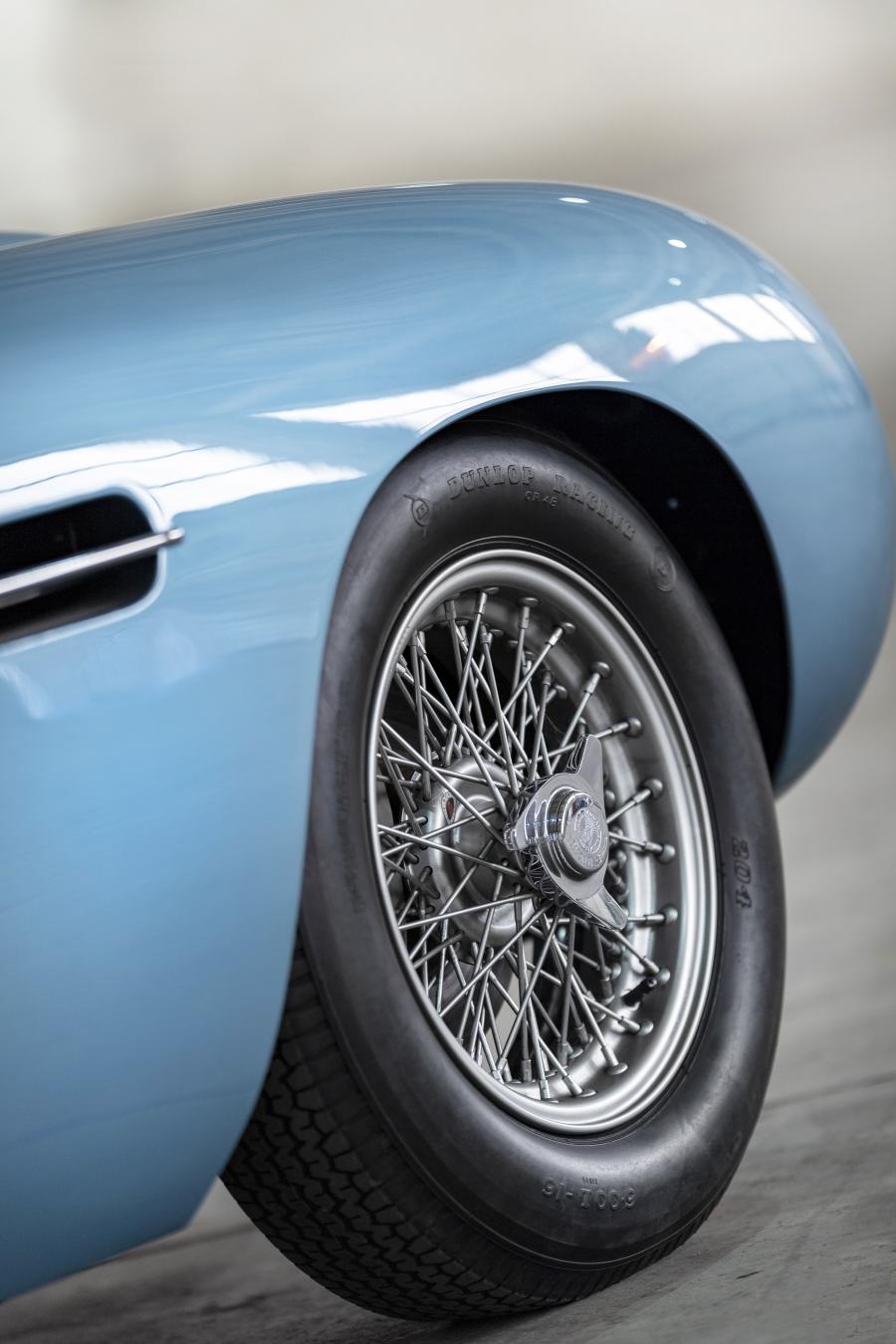Колеса Aston Martin DB4 GT Continuation 2017 года  (UK) (фото 69 из 90)